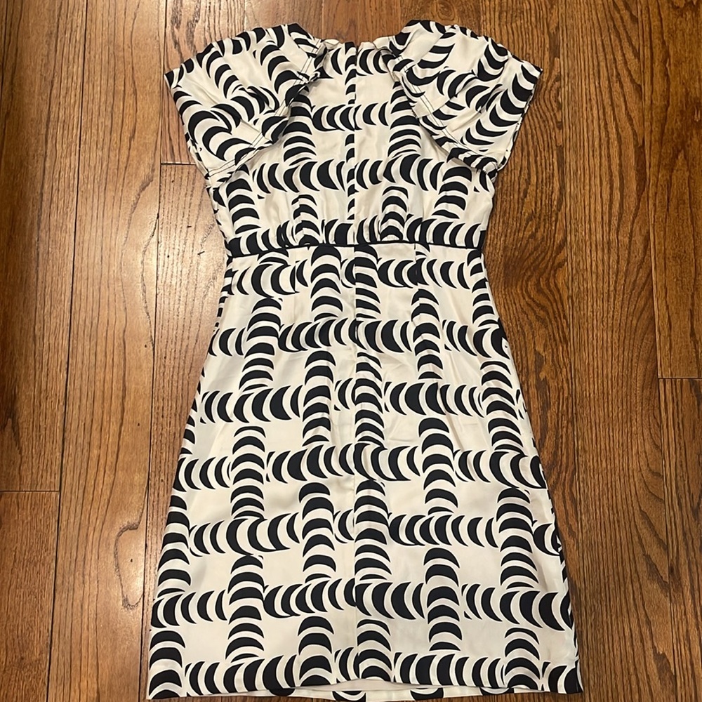 Tory Burch Black and White Silk Dress, size 4 - Picture 9 of 15